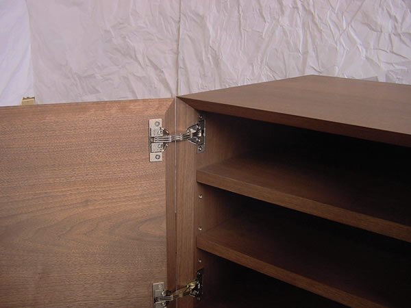 【QUBE AVボード ウォールナット】職人の技が光るシンプルなAVボード＜ウォールナット材ツキ板　オイルフィニッシュ＞ 家具 テレビ台 テレビボード TVボード AVボード 棚 リビングボード サイドボード ローボード MUFactory