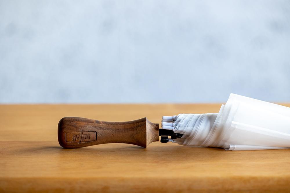 ビニール傘 木製ハンドル グリップス 完成品（傘とグリップス取り付けた状態）Bタイプ：エッジ ロゴ（Grips）有り