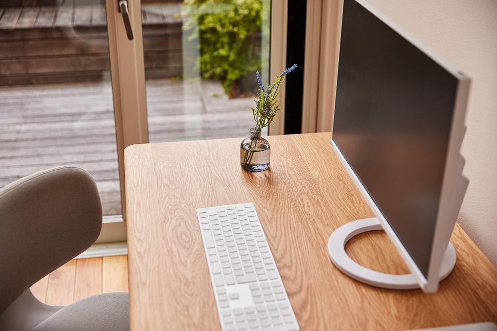 【幅160cm】【オーク】【ミニシェルフ付】電動昇降デスク 無垢材 パソコンデスク WAAKstandingPro