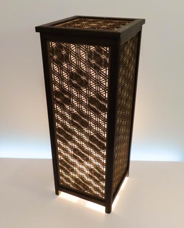 レーザー行灯「趣」Lサイズ 八重麻の葉 胡麻幹 組子デザイン 和紙貼り 高さ65cm LED電球付