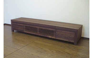 【HARKI テレビボード 180cm】 ウォールナット オイルフィニッシュ リモコン対応 無垢材のルーバー扉が印象的なテレビボード 家具 テレビ台 テレビボード TVボード AVボード 棚 リビングボード サイドボード ローボード MUFactory