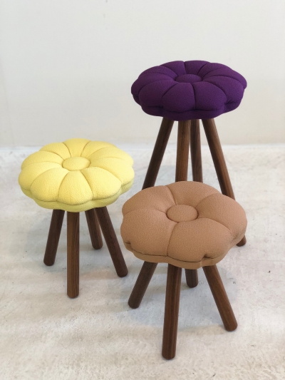 monaca stool：tsubaki（モナカスツール 椿／レンガ色）