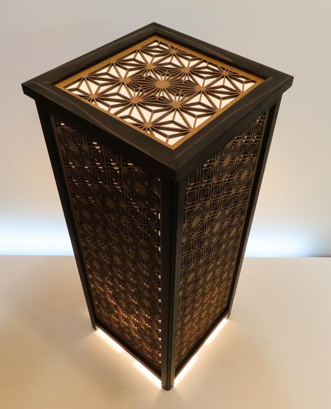 レーザー行灯「趣」Lサイズ 八重麻の葉 胡麻幹 組子デザイン 和紙貼り 高さ65cm LED電球付