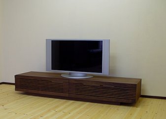 【VOICE テレビボード ウォールナット　180cm】シャープな無垢材ルーバー扉のテレビボード＜ウォールナット材　オイルフィニッシュ　リモコン対応＞家具 テレビ台 テレビボード TVボード AVボード 棚 リビングボード サイド MUFactory