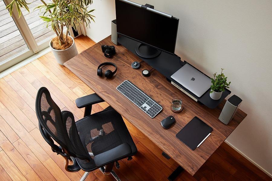 【幅120cm】【ウォールナット】【配線トレー付】【シェルフ付】 電動昇降デスク 無垢材 パソコンデスク WAAKstandingPro