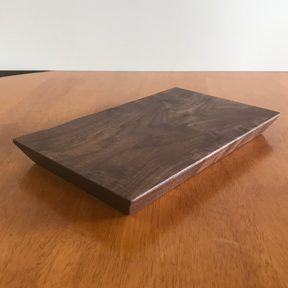 【ウォールナット材一枚板のカッティングボード・まな板　25ｃｍ】キッチン用品 台所 新築 引っ越し プレゼント 贈り物 母の日 父の日 誕生日  MUKU屋 MUFactory