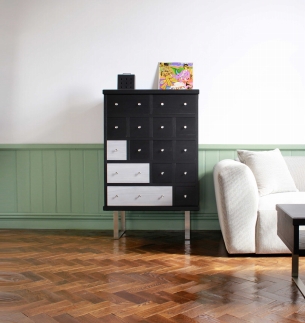 【MODERNA 78チェスト（H-2）】★職人の手で一つずつ微調整しながら組み上げたチェスト。ブラック染色の本体に、日本古来の伝統色をアクセントカラーとして変化をつけた和モダンインテリア