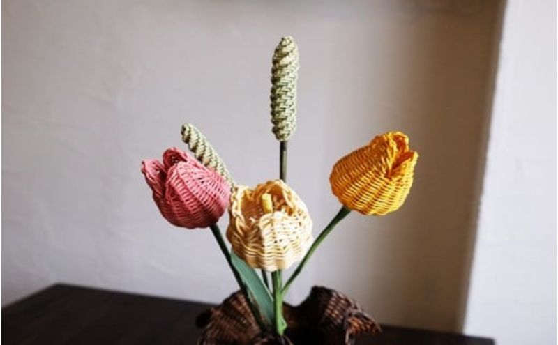 籐かご　フレアーな花器＆チューリップ 3本＋穂 2本[カラーラタン彩都] インテリア 福祉用品 