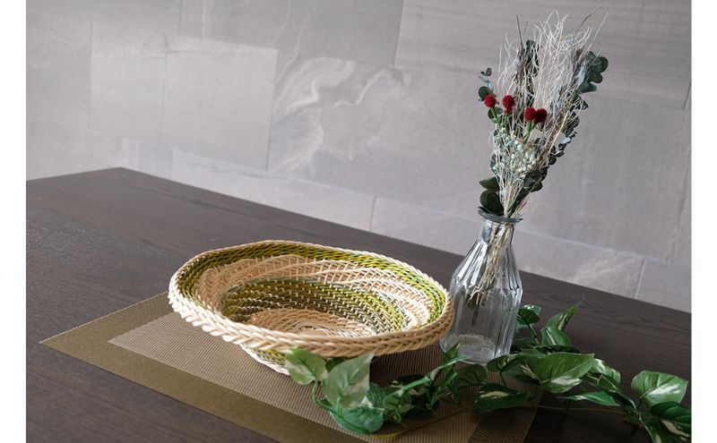 籐かご　らせんの浅皿（中）[カラーラタン彩都] 雑貨 日用品 福祉用品 