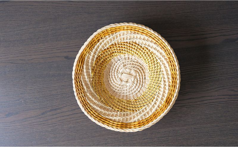 籐かご　らせんの浅皿（大）[カラーラタン彩都] 雑貨 日用品 福祉用品 