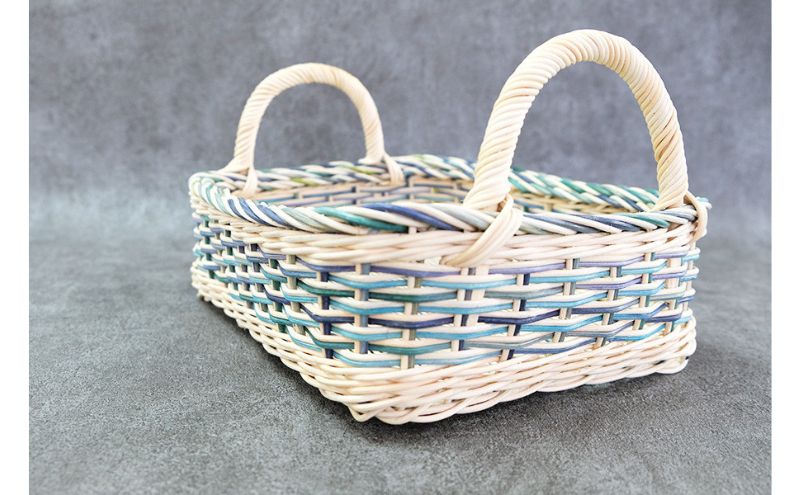 籐の角形手編みかご　手つき（大）[カラーラタン彩都] 雑貨 日用品 福祉用品 