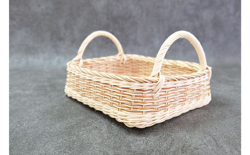 籐の角形手編みかご　手つき（中）[カラーラタン彩都] 雑貨 日用品 福祉用品 