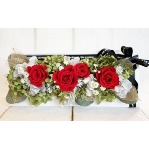 プリザーブドフラワー アレンジ ホワイトウッドフレーム Ｍサイズ ケース付 レッド インテリア 花