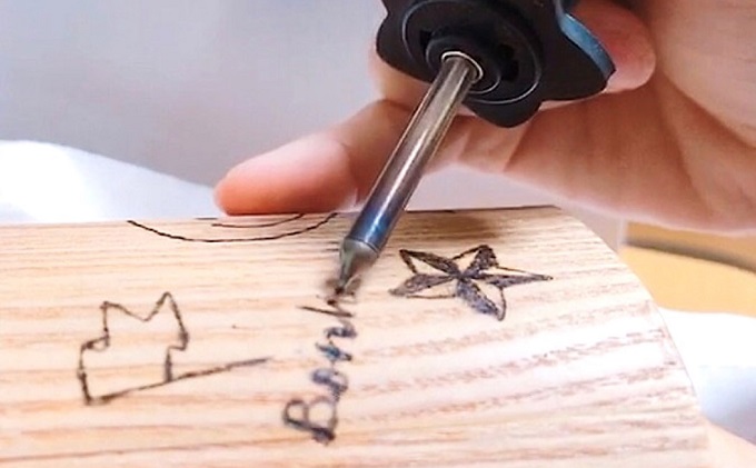 名入れ 椿油漬け 桃の木櫛 ケース付き ピンク 和柄 椿油 椿オイル クシ くし 静電気 防止 木製 髪 ヘアケア