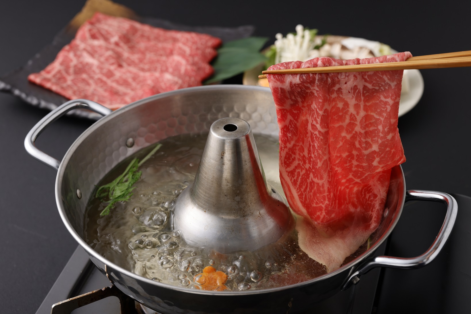 黒毛和牛 (博多和牛) もも赤身 しゃぶしゃぶ・すき焼き用 1kg（500g×2パック）【伊豆丸商店】_HA0220