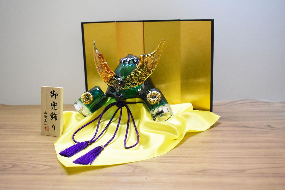ガラスの武将兜 GK-11GR(緑)【粋工房】_HA1989 兜飾り 端午の節句 飾り ガラス細工 インテリア 置物 ソーダガラス 工芸品 お祝い 贈り物 ギフト 福岡県宗像市 宗像市 福岡 宗像