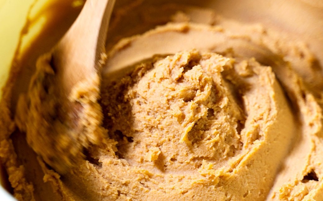 博多もつ鍋やま中 しょうゆ味 3～4人前 （牛小腸 400g） ／ もつ鍋 モツ鍋 牛肉 もつ モツ ホルモン 牛小腸 お肉 肉 鍋 醤油 しょうゆ 九州 福岡県 太宰府市 冷凍