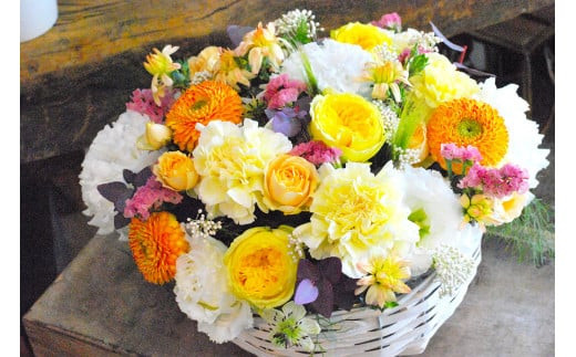 【先行予約】超豪華! 黄色 オレンジ系 でまとめた 母の日 にぴったりな アレンジメント ♪ 【2026年5月7日～9日まで発送予定】 母の日 花 生花 フラワー アレンジメント オレンジ 黄色