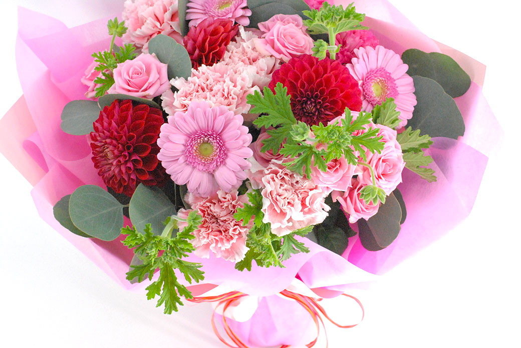 5月は母の月！母の月にぴったりなカーネーションを中心にしたブーケ！花瓶付きタイプ【2025年5月14日～5月下旬までに発送予定】