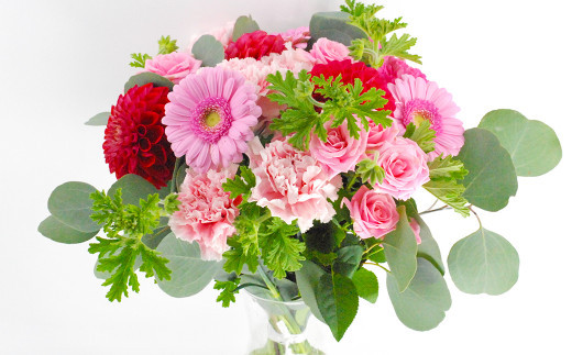 【先行予約】母の日にぴったりなカーネーションを中心にしたブーケ！ 花瓶付きタイプ 【2026年5月7日～9日までまで順次発送】 母の日 花 花瓶 ブーケ 花束 贈り物 ギフト