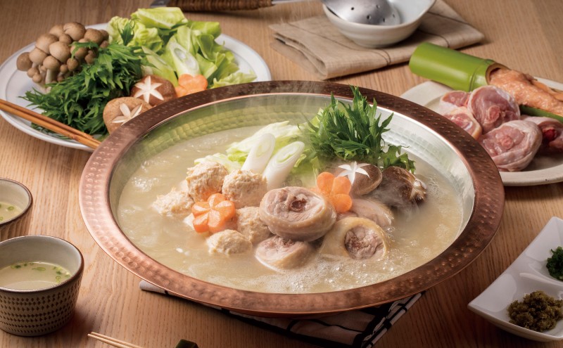 水炊き もつ鍋 福岡 華味鳥 水炊き&もつ鍋セット 各3～4人前 醤油味 鍋物 鍋料理 夕飯 晩御飯 食品 食べ物 グルメ 集まり ブランド鶏 ちゃんぽん麺付き 国産牛もつ