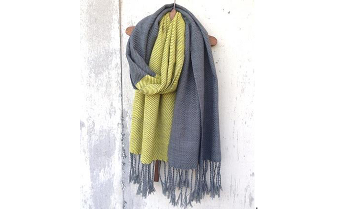 ito to iro 手染め・手織り仕上「ストール」 ライトグレー×イエロー・バイカラー（ツイル織り） ファッション小物