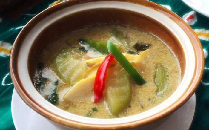 【全6回定期便】糸島グルメグランプリ受賞！タイ料理定番5種セット（ココナッツグリーンカレー・ココナッツレッドカレー・トムヤムクン・ガイヤーン・ガパオ） 糸島市 / ドゥワンチャン エスニック 辛口 [AIQ006]