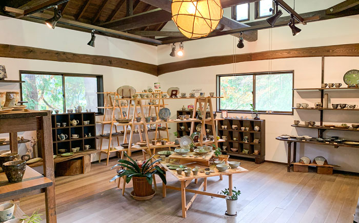 灰釉 しのぎ丼（ペア） 糸島市 / 恵水窯 陶器 食器 お椀 お皿 [AXG023] ギフト 器 陶器 食器 手作り クラフト うつわ お皿 テーブルウェア 丼