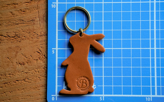 【経年変化を楽しむ】本革 うさぎのキーリング(2点セット) 鍵 革小物 糸島市 / BLESS [AAA035]