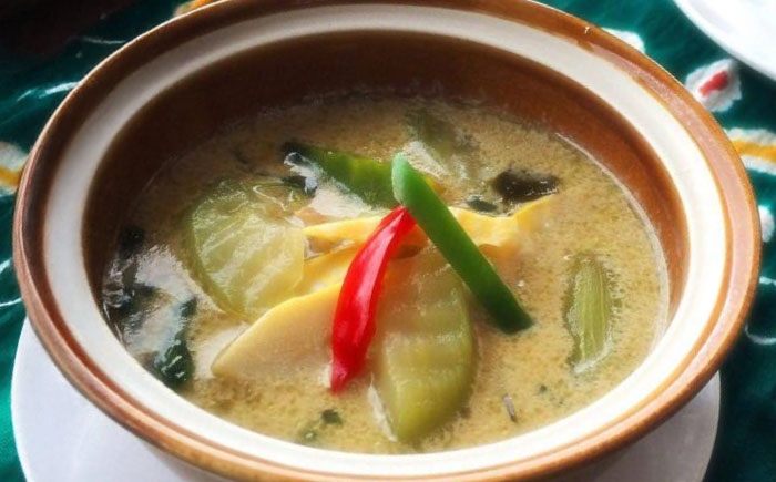 【全6回定期便】糸島グルメグランプリ受賞！タイカレー2種セット（ココナッツグリーンカレー・ココナッツレッドカレー） 糸島市 / ドゥワンチャン エスニック 辛口 [AIQ004]