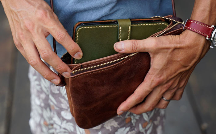 【経年変化を楽しむ】本革 3ポケット サコッシュ 革小物 革バッグ 糸島市 / BLESS [AAA034]