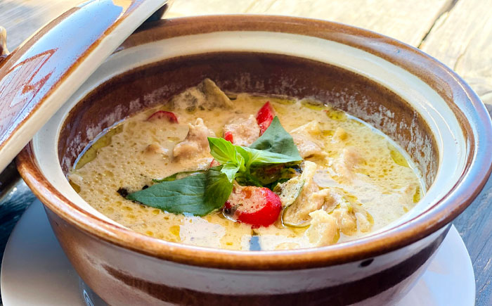 【全6回定期便】糸島グルメグランプリ受賞！タイカレー2種セット（ココナッツグリーンカレー・ココナッツレッドカレー） 糸島市 / ドゥワンチャン エスニック 辛口 [AIQ004]