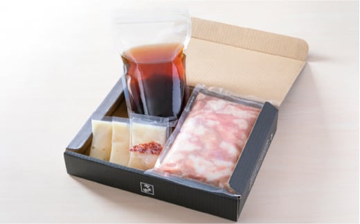 【博多もつ鍋やま中】もつ鍋 しょうゆ味 3〜4人前＜一般社団法人地域商社ふるさぽ＞那珂川市 [GBX041]