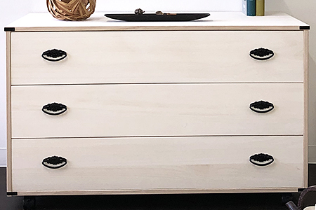 桐たんす キャスター付3段チェスト：C136-003