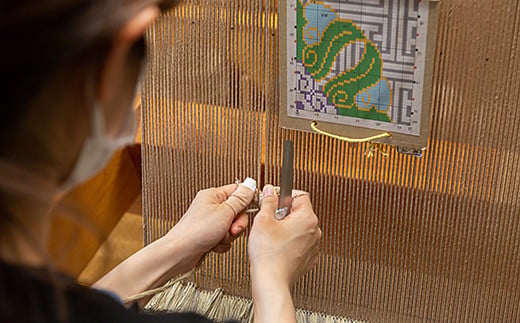 鍋島緞通[手織] 蟹牡丹文縁七宝 丁字茶地：D253-004