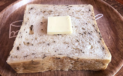 【ふるさと納税限定】佐賀県産小麦と海苔を使用した海苔食パン（2斤）：A090-012