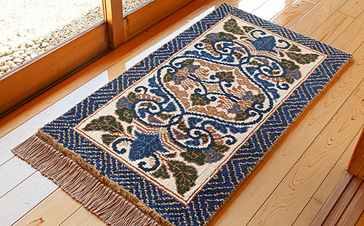 鍋島緞通[手織] 蟹牡丹文縁山形 淡灰地：C812-008