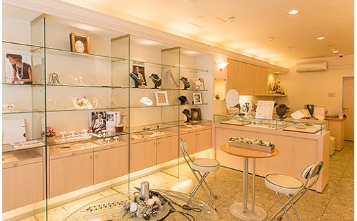 さりげなく揺れるベビーアコヤ真珠ピアスYG：B830-003