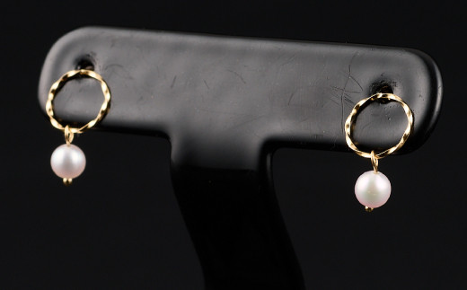 さりげなく揺れるベビーアコヤ真珠ピアスYG：B830-003