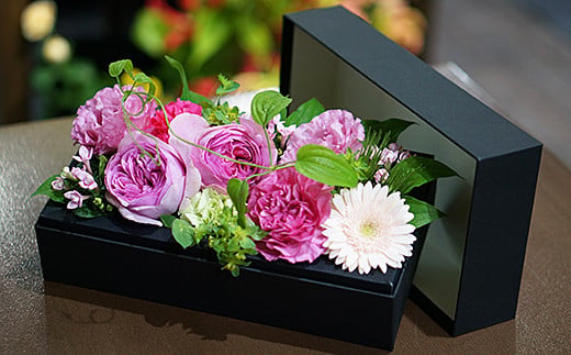 【定期便4回】季節の生花のフラワーボックス：B630-001