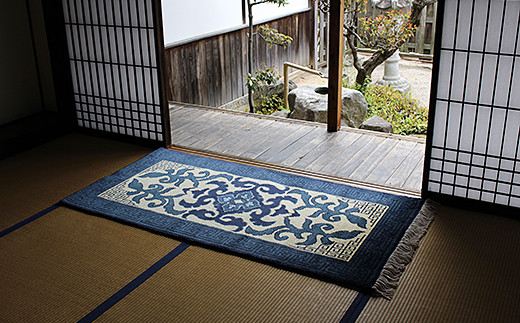 鍋島緞通【手織り】95×191cm 蔓花菱に雷文縁卍繋文：D253-025