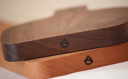 カッティングボード　ウイスキー（ウォールナット）：B170-020