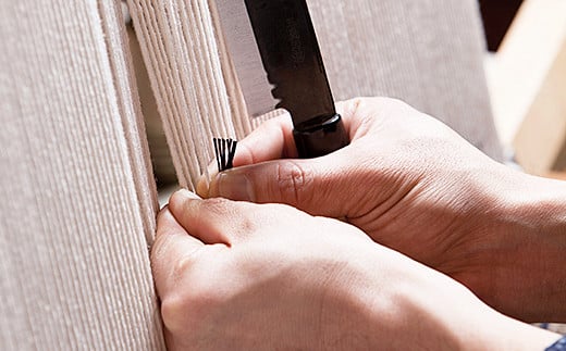 鍋島緞通【手織り】50×80cm 蟹牡丹文縁雷文淡黄：C510-016