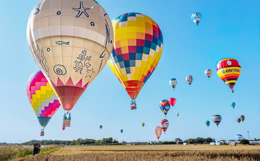 ぷかぷか浮かぶ気球と雲が可愛いシルバーイヤリング：B315-006