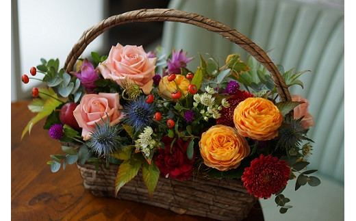 季節の生花のフラワーアレンジメント：B270-001