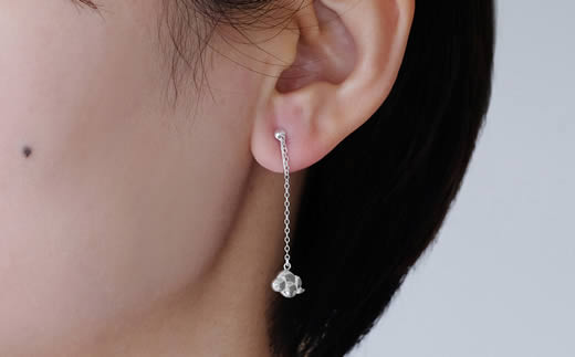 ぷかぷか浮かぶ気球と雲が可愛いシルバーイヤリング：B315-006