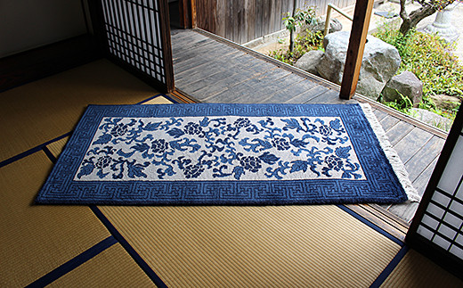 鍋島緞通【手織り】95×191cm 蔓牡丹唐草文縁卍繋文：D253-023