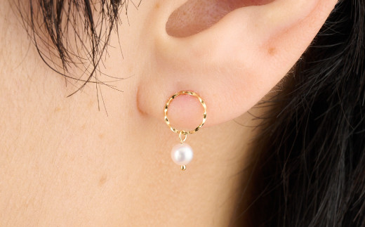 さりげなく揺れるベビーアコヤ真珠ピアスYG：B830-003