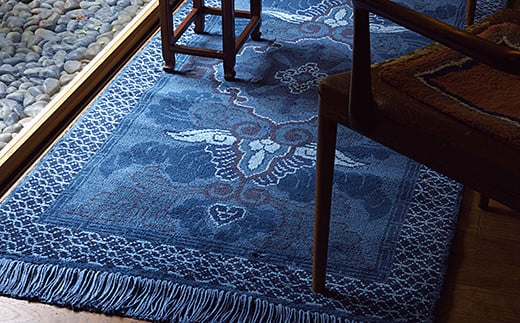 鍋島緞通[手織] 蟹牡丹文縁七宝 淡紺地：D253-006