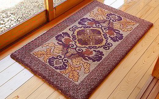 鍋島緞通 [手刺繍] 蟹牡丹文縁七宝 茶地桑色：C510-014